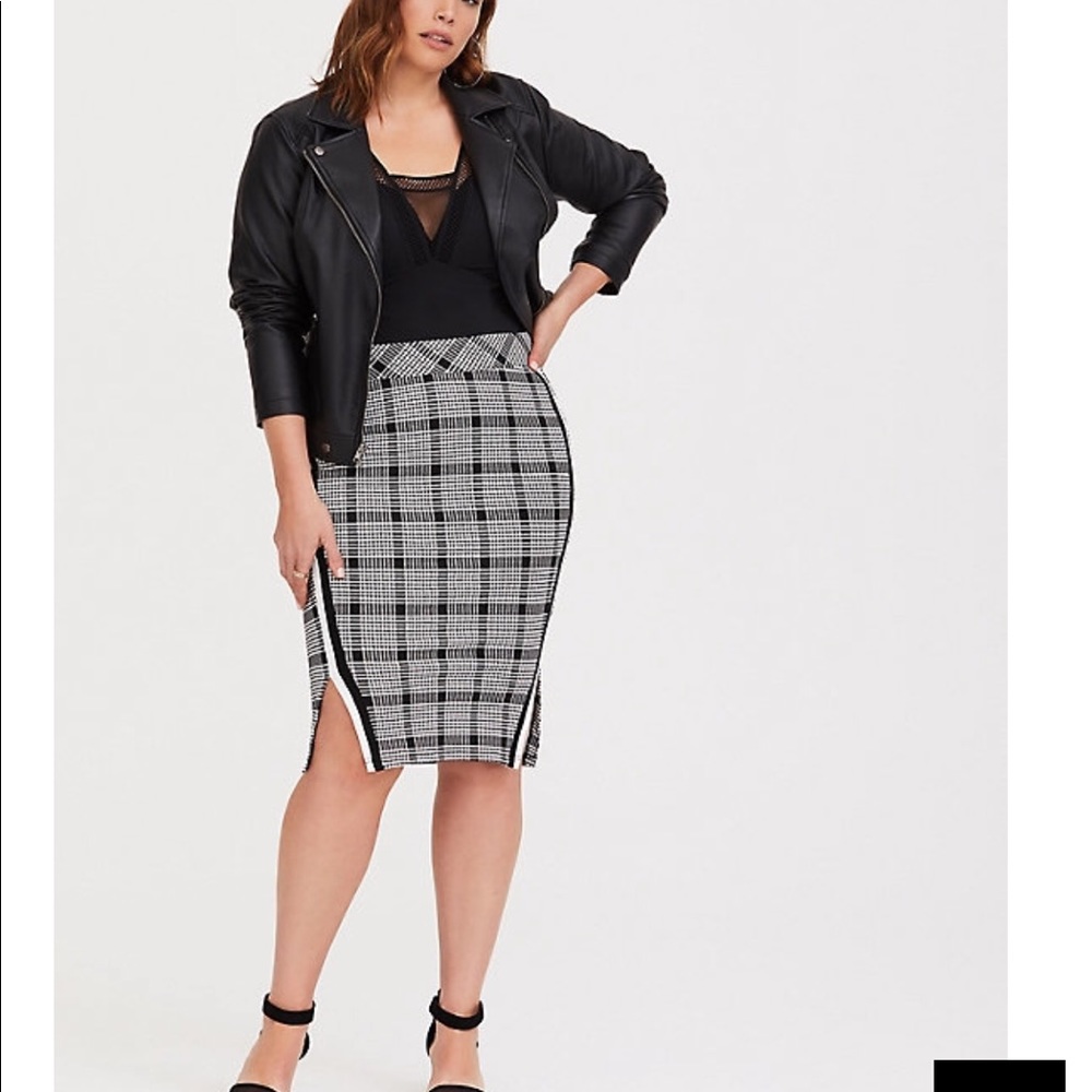Torrid Houndstooth Ponte Pencil Skirt